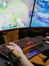 Why corner gaming desks are the best for gamers