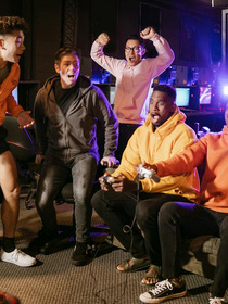 The Esports Fan Phenomenon: Combining Gaming and Sports