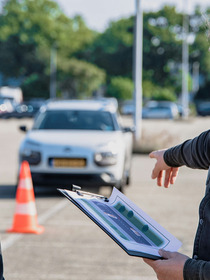 How to Find an English-Speaking Driving School in the Netherlands