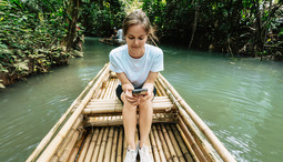 Helpful Tips for UK Travellers to Stay Connected Abroad