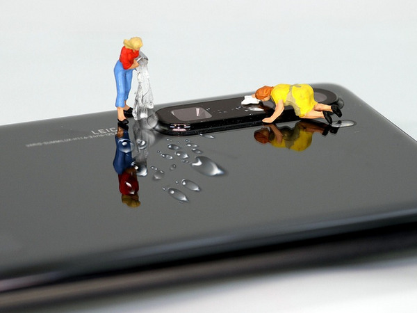 thumbnail of Easy Steps to Keep Your Phone Looking New Every Day